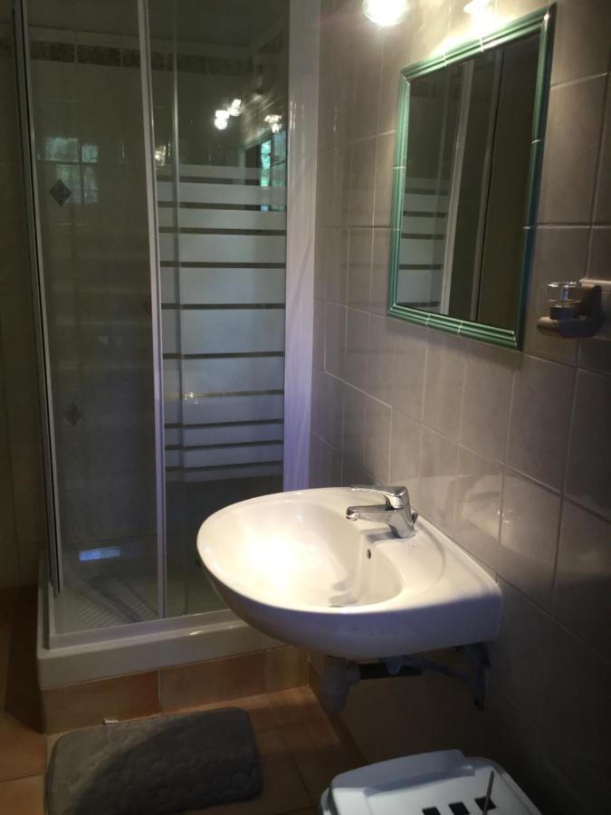 איסטרס Appartement Dans Un Mas Provencal מראה חיצוני תמונה